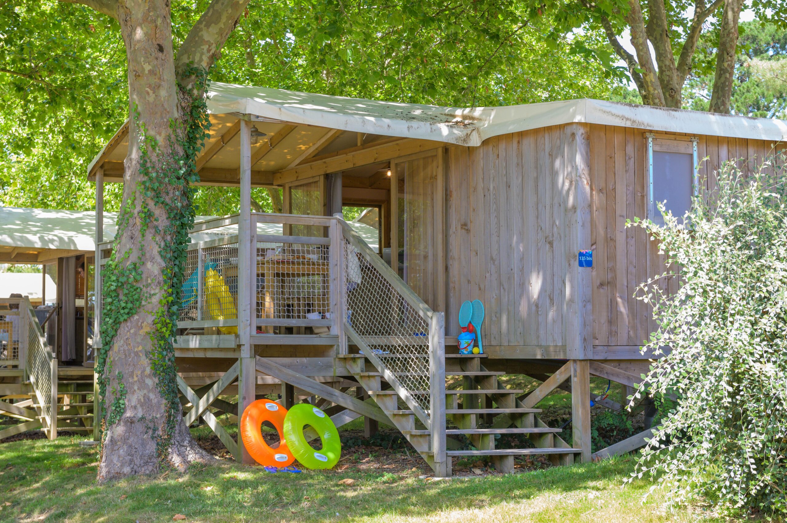 Cabane Lodge Cosyflower PREMIUM 38m² (2 chambres) dont terrasse couverte 10m² + TV + draps inclus