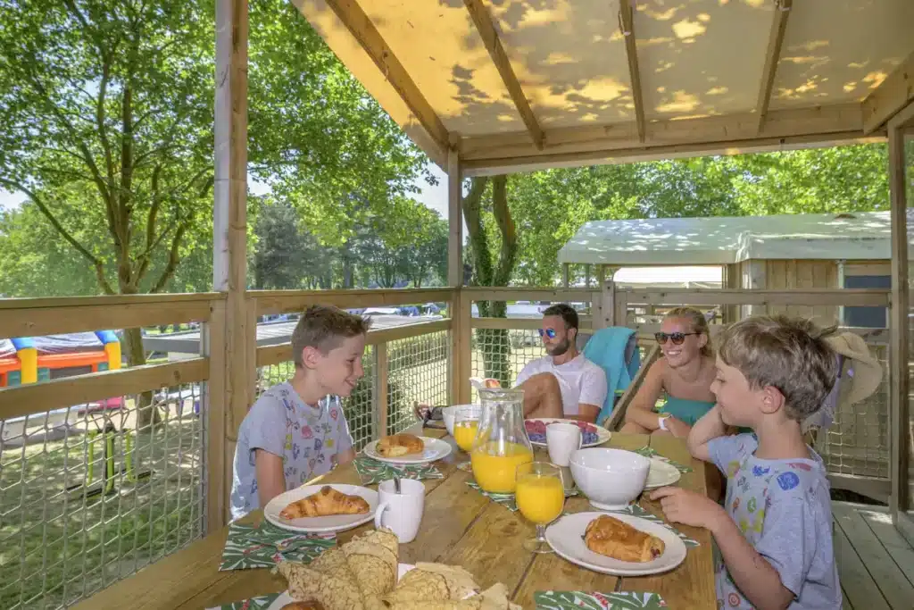 Frühstück auf dem Campingplatz Vannes